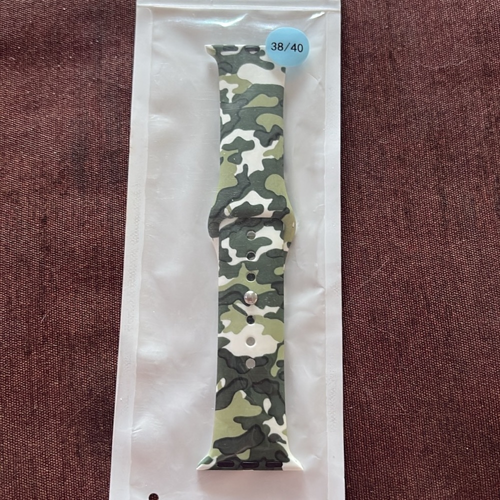 🆕 Silicone Green & White Camouflage Print Apple Watch Band- Sz S/M 38/40 - Picture 2 of 4